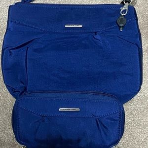 Large cross body Travelon bag